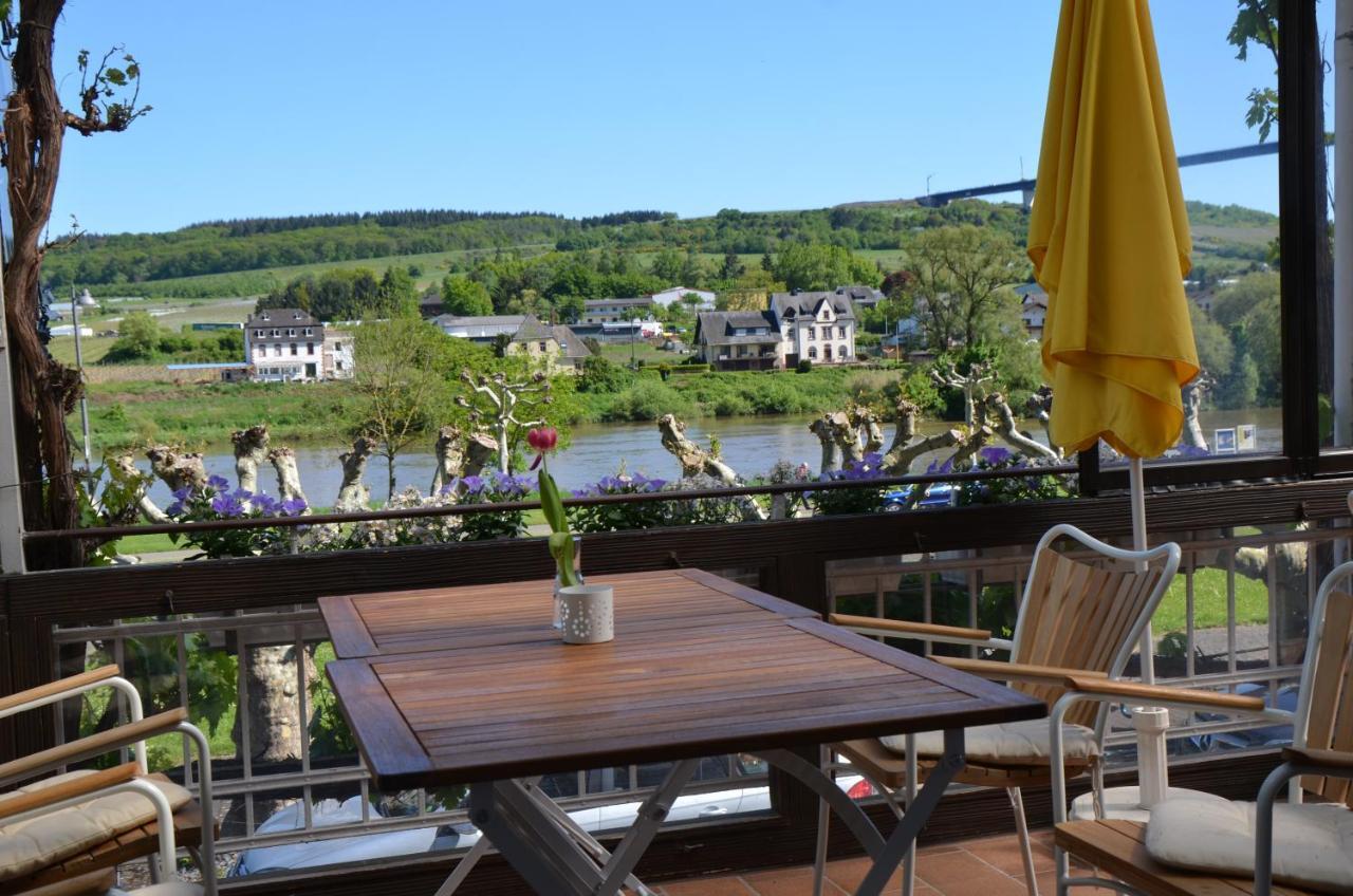 Weingut Erbes-Henn Hotel Uerzig Ngoại thất bức ảnh